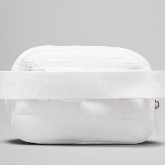 NEW White Lululemon Puffy Belt Bag - Picture 2 of 6